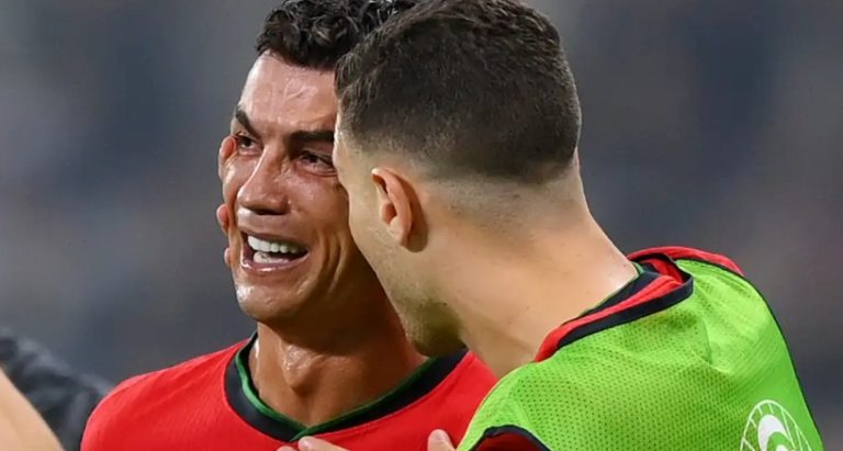 Lágrimas egoístas e companheiros de equipa a carregá-lo! Cristiano Ronaldo é atacado por Sam Allardyce que afirma que Roberto Martinez não é „suficientemente corajoso para deixar cair“ a estrela portuguesa recordista no Euro 2024